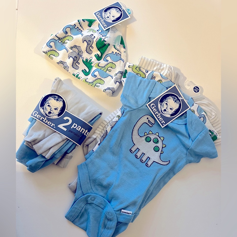 NWT Gerber Dinosaur Set (3-pack One Piece, 2-pack pants, and 2-pac hats) Size NB